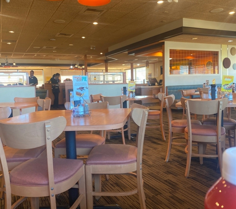 Village Inn - Aurora, CO