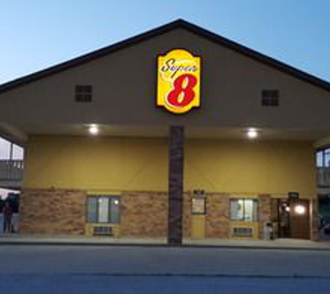 Super 8 - Butler, MO