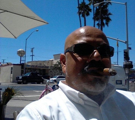 Don Lupe Cigar Lounge - Long Beach, CA