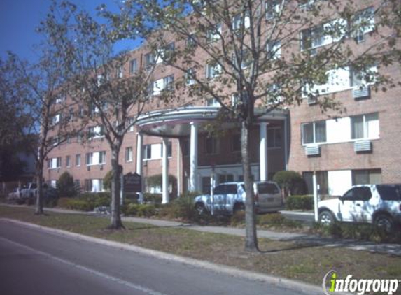 College Manor Apartments - Gainesville, FL