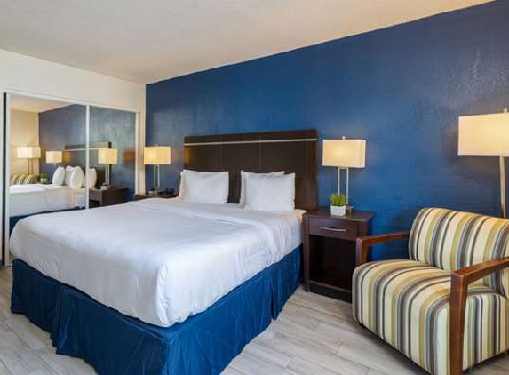 Baymont Inn & Suites - Altamonte Springs, FL