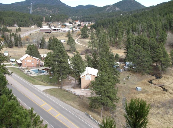 Black Hills Cabins & Motel at Quail's Crossing - Hill City, SD