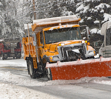 Lawns R Us Landscaping and Snow Removal - Pewaukee, WI