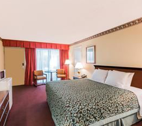 Days Inn by Wyndham East Stroudsburg - East Stroudsburg, PA