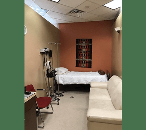 Warner Plaza Urgent Care - Woodland Hills, CA