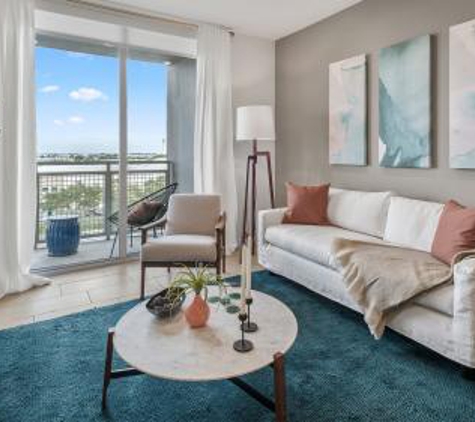LaVida Apartments - Miami, FL
