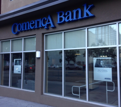 Comerica Bank - Los Angeles, CA. Wilshire side