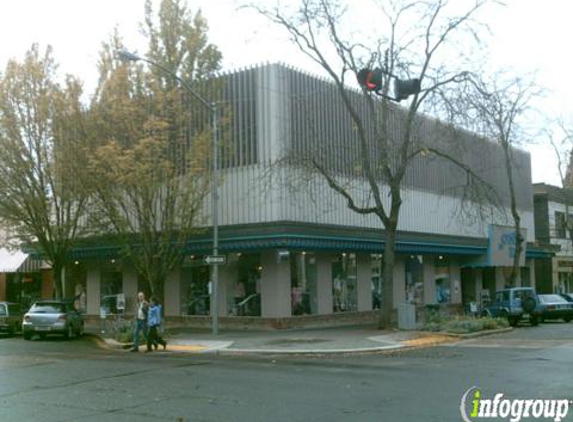 Clothes Tree - Corvallis, OR