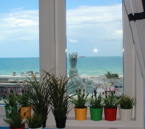 Roney Palace Condominium - Miami Beach, FL