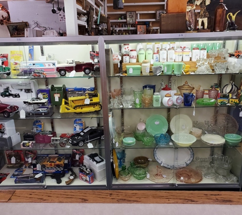 El Paso Antique Mall - El Paso, IL