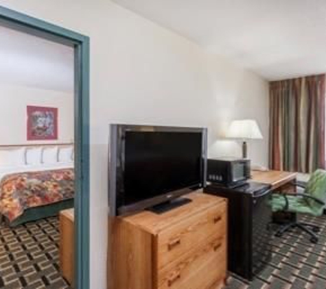 Baymont Inn & Suites - Decatur, IL