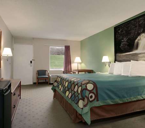 Super 8 by Wyndham Kingsport - Kingsport, TN