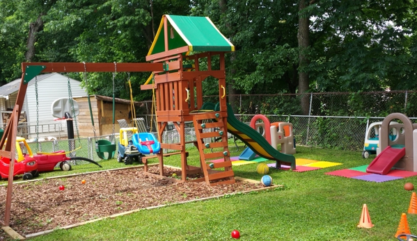 Mis Manitos Daycare Services - Rockville, MD