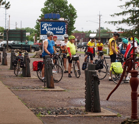 Riverside Motel - Hayward, WI