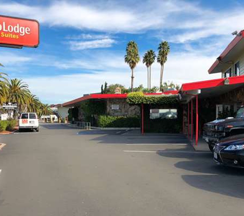 Econo Lodge - Oakland, CA