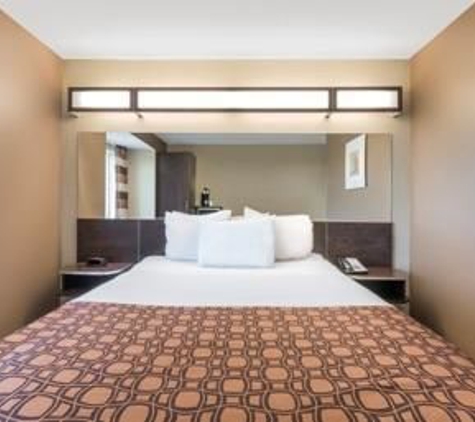 Microtel Inn & Suites by Wyndham Dickinson - Dickinson, ND