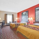 Super 8 by Wyndham Canton - Motels