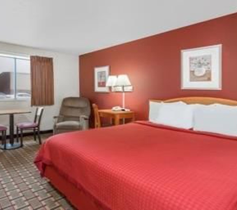 Super 8 by Wyndham Chester/Richmond Area - Chester, VA