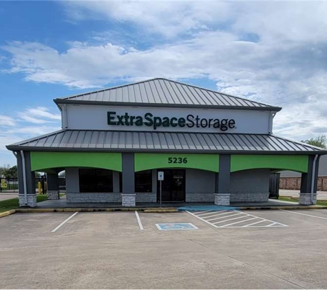 Extra Space Storage - Baytown, TX