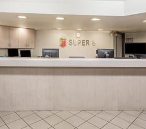 Super 8 by Wyndham Phoenix Metro North - Phoenix, AZ