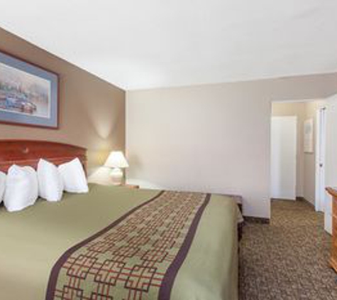 Ramada by Wyndham Fresno North - Fresno, CA