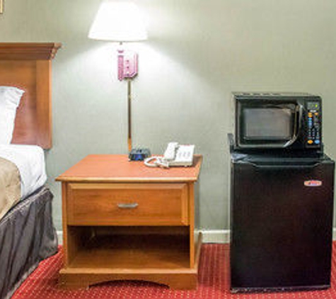 Econo Lodge - Newton Falls, OH