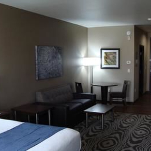 Best Western Plus Williston Hotel & Suites - Williston, ND