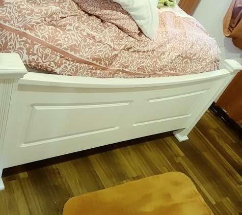 Darvin Furniture - Orland Park, IL. The footboard is perfect it's white it's clean it looks new