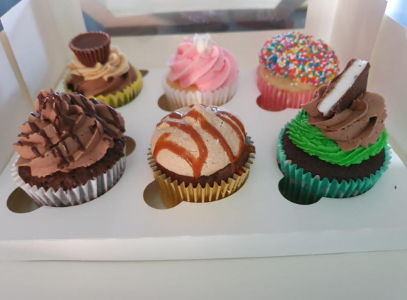 Wyong Cake Palace - Wyong, NSW. Mixed cupcakes