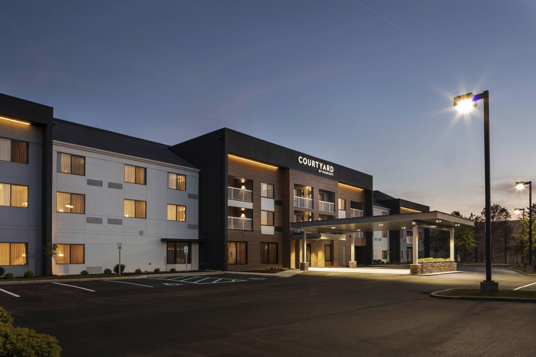 Courtyard by marriott indianapolis northwest 7226 woodland dr