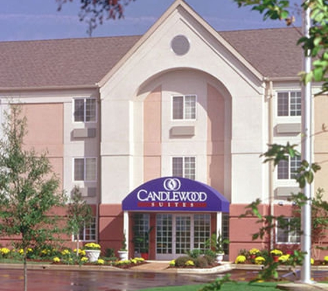 Sonesta Simply Suites Cleveland North Olmsted Airport - North Olmsted, OH