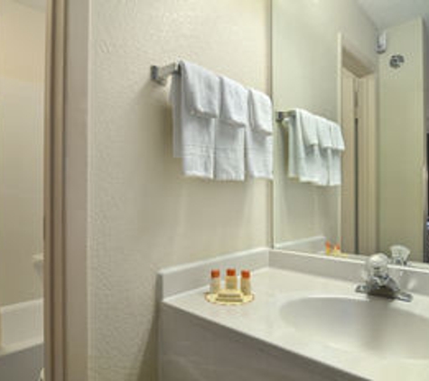 Days Inn by Wyndham Greenville - Greenville, SC