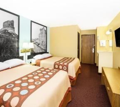 Super 8 by Wyndham Crete - Crete, NE