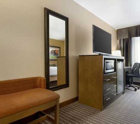 Best Western Plus Yakima Hotel - Yakima, WA