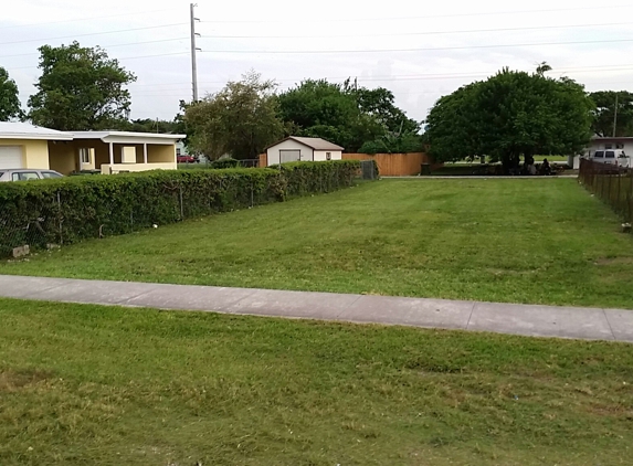 2 Grassy Dudes Lawn Care - Cutler Bay, FL