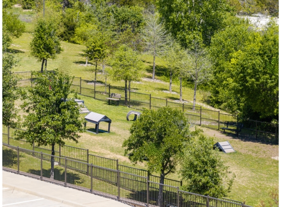 Berkshire Spring Creek Apartments - Garland, TX