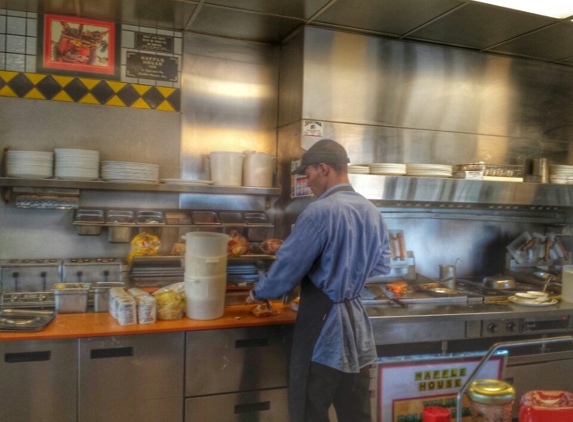 Waffle House - Lancaster, TX