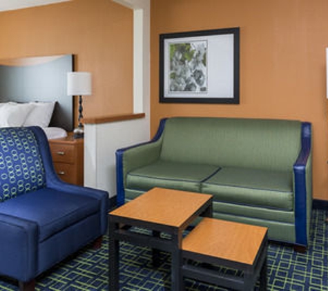 Fairfield Inn & Suites - Topeka, KS