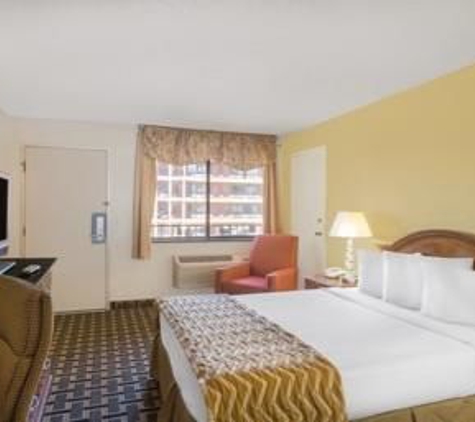 Travelodge by Wyndham Reno Downtown - Reno, NV