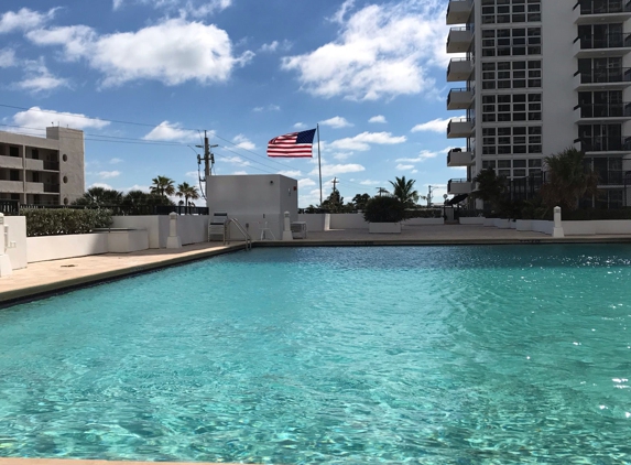 Silver Thatch - Pompano Beach, FL