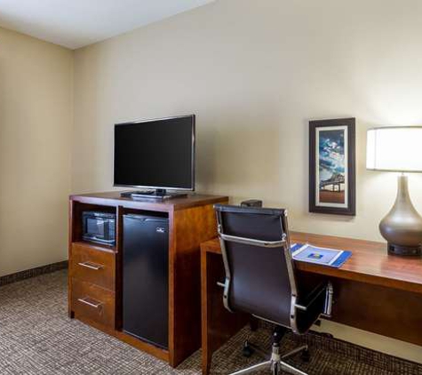 Comfort Inn & Suites Airport - Baton Rouge, LA