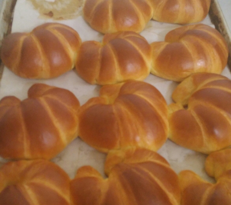 Panaderia La Antigua - Cincinnati, OH. Pan fresco todos los días en panadería antigua