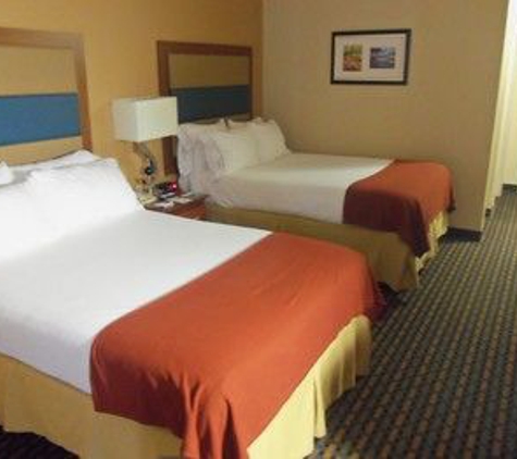 Holiday Inn Express & Suites Sanford - Sanford, NC