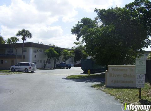 River Oaks Apartments - Oakland Park, FL