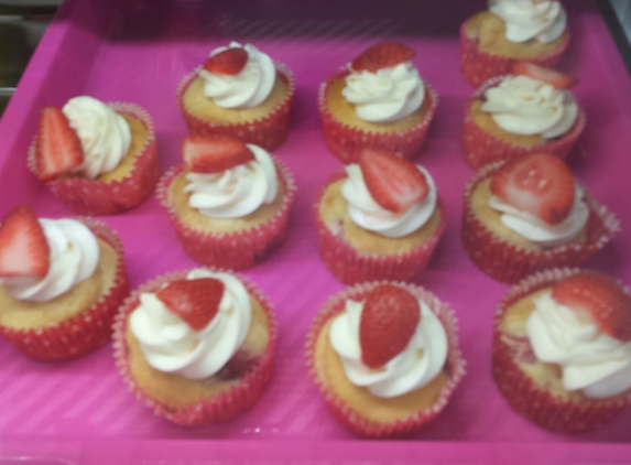 KRAZY 4 KUPCAKES - Joshua, TX. Fresh Strawberry Kupcakes with Cream cheese Icing