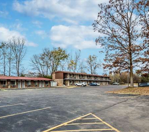 Econo Lodge - Waupaca, WI