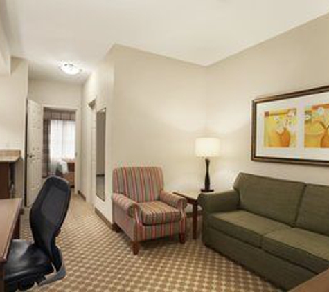 Country Inns & Suites - Bedford, NH