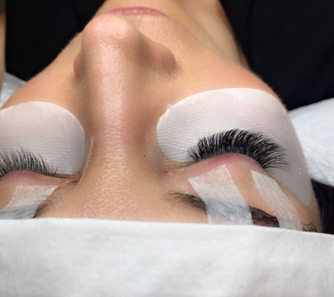 Lash Out Load Beauty Bar - Los Gatos, CA