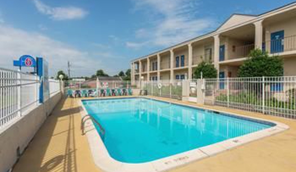 Motel 6 - Americus, GA