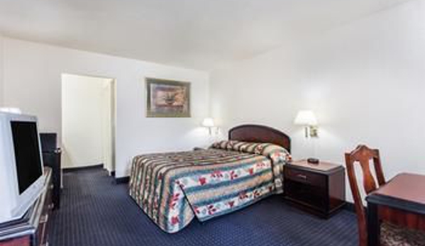 Knights Inn Virginia Beach at Lynnhaven Pkwy - Virginia Beach, VA